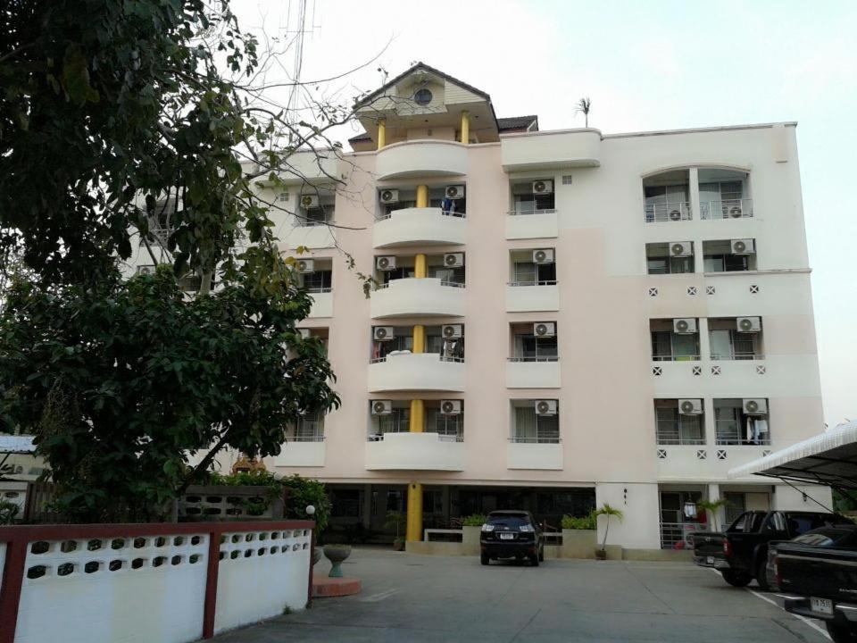 M In Korat Service Apartment Накхонратчасима Экстерьер фото