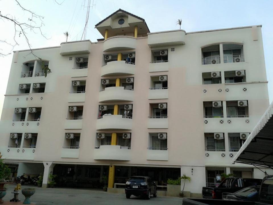 M In Korat Service Apartment Накхонратчасима Экстерьер фото
