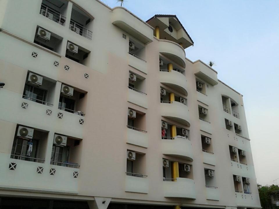 M In Korat Service Apartment Накхонратчасима Экстерьер фото